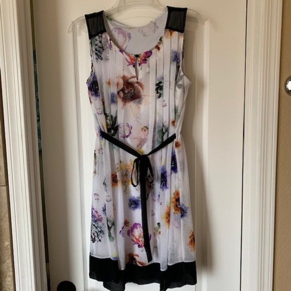 Simply Vera Vera Wang Dresses & Skirts - Simply Vera Wang Dress Flowers
